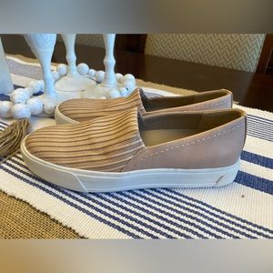 Naturalizer Brogan Slip-on Sneakers Size 6.5 Almond (Pale Pink) EUC